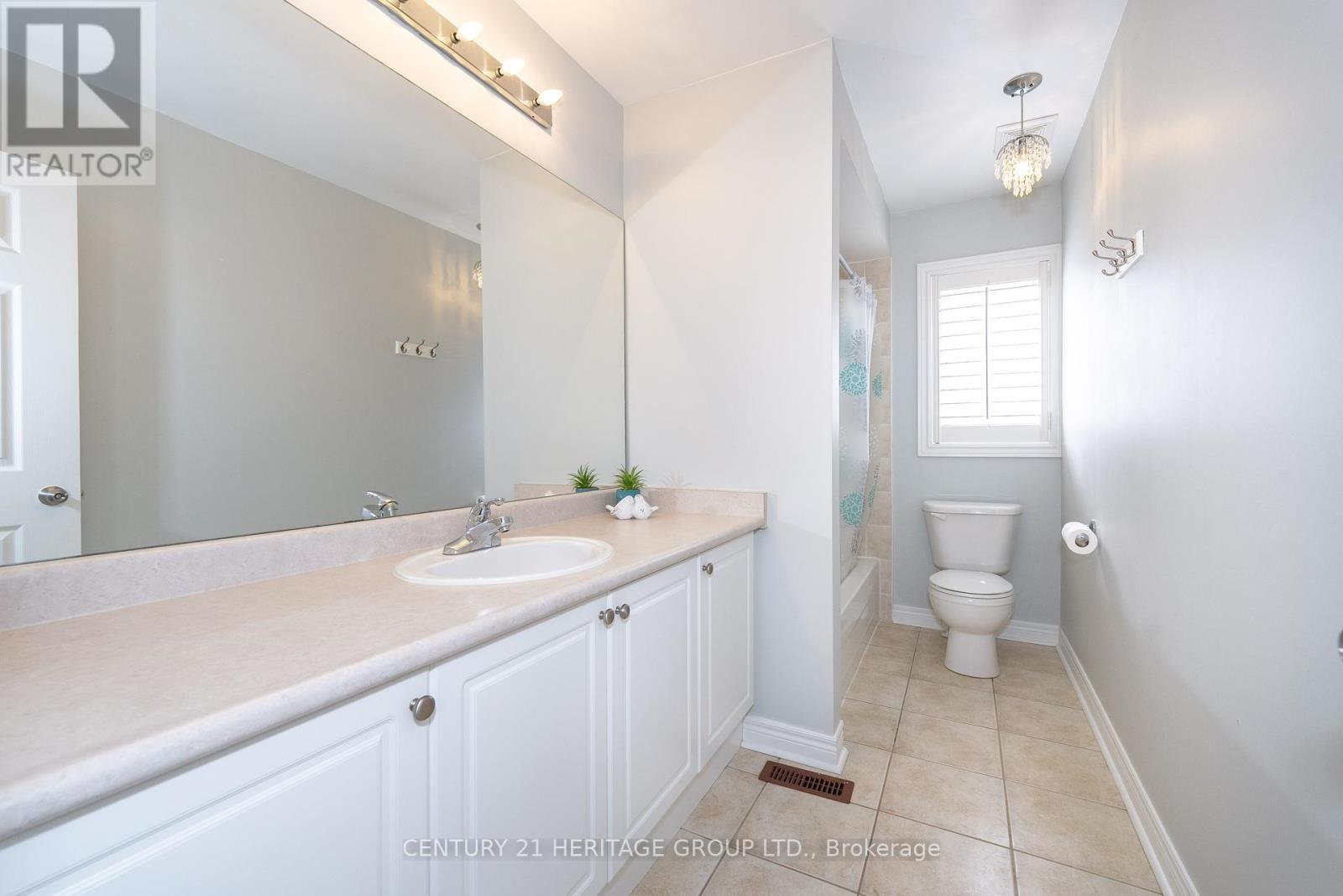 16 Haverhill Terrace, Aurora, Ontario  L4G 7R7 - Photo 24 - N12112323