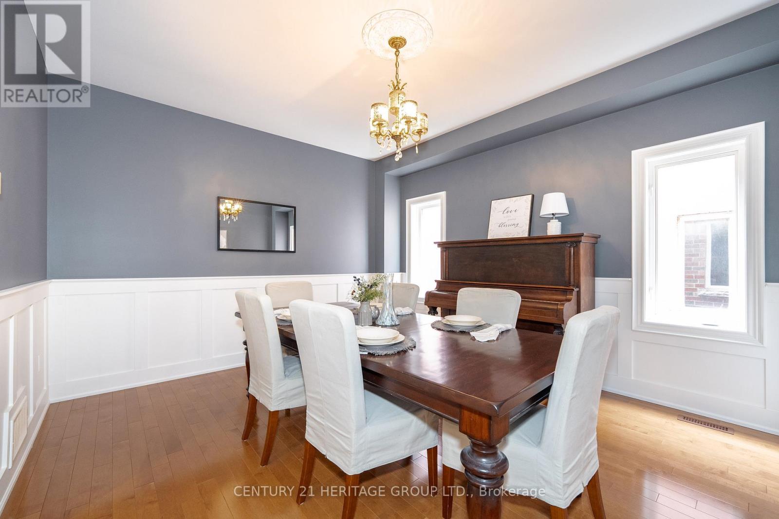 16 Haverhill Terrace, Aurora, Ontario  L4G 7R7 - Photo 7 - N12112323
