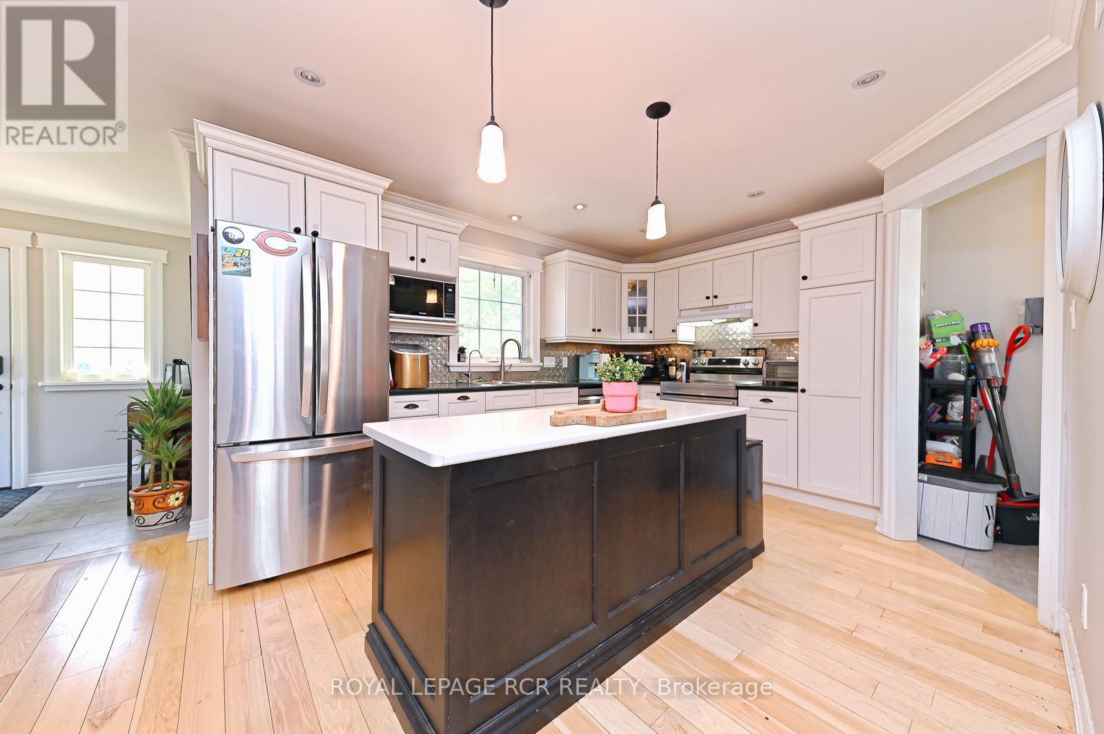 24 Dean Road, Mulmur, Ontario  L0N 1S8 - Photo 5 - X12158093