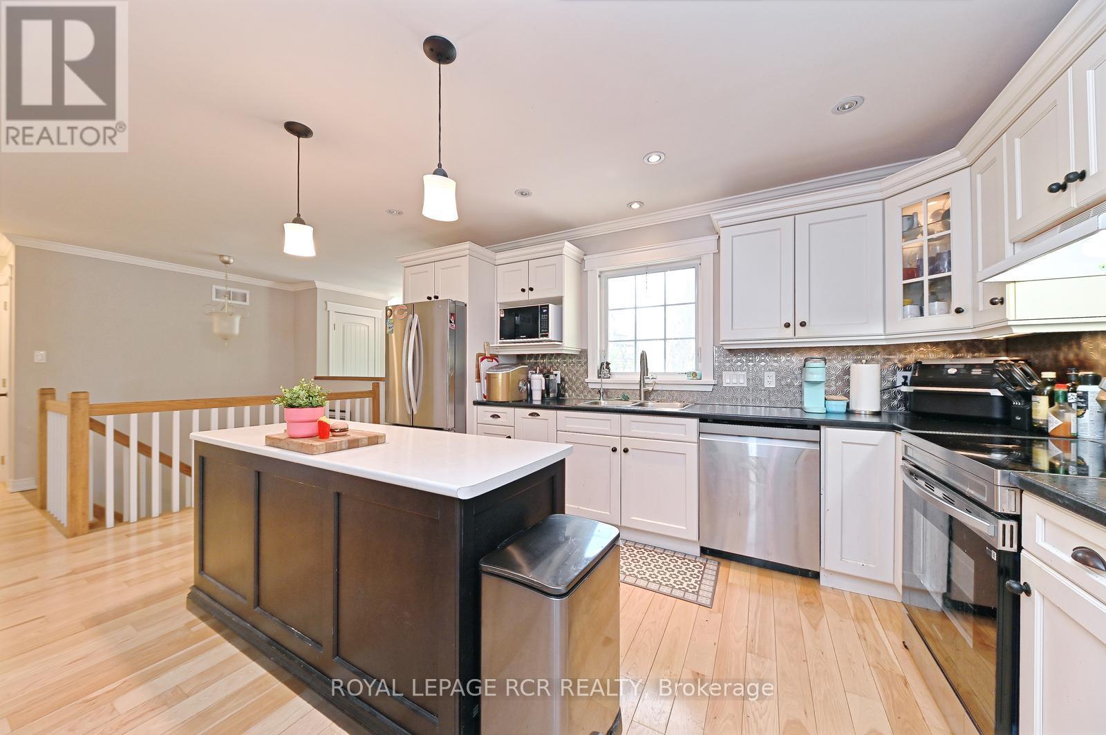 24 Dean Road, Mulmur, Ontario  L0N 1S8 - Photo 6 - X12158093