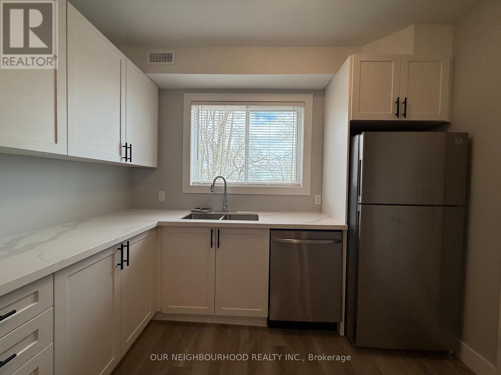 Upper/1 - 648 Bethune Street, Peterborough Central, Ontario  K9H 4A3 - Photo 4 - X12158207