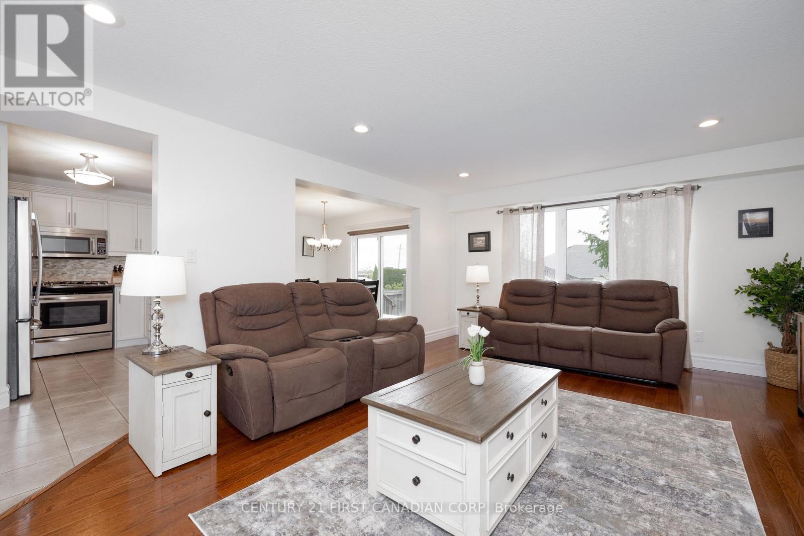 21 Maplewood Lane, Middlesex Centre, Ontario  M0M 2A0 - Photo 6 - X12158175