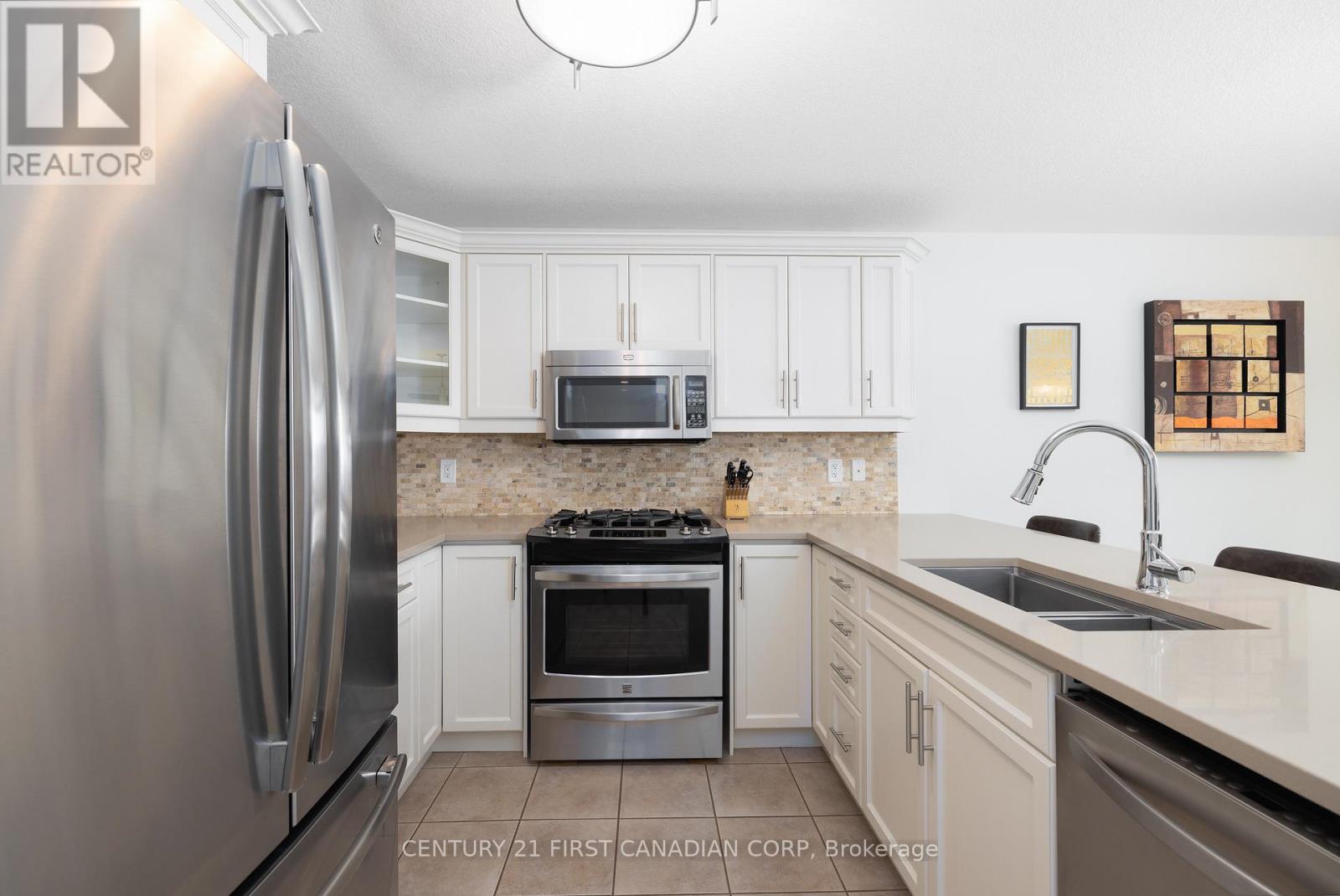 21 Maplewood Lane, Middlesex Centre, Ontario  M0M 2A0 - Photo 8 - X12158175