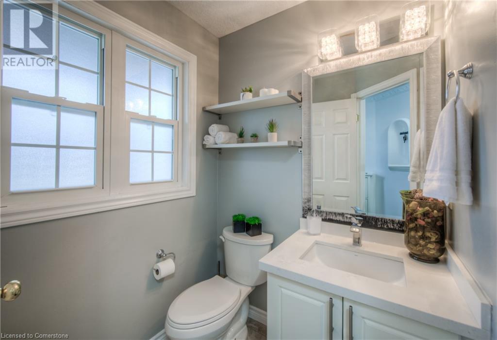 Property at 30 EVERGLADE Crescent image 4
