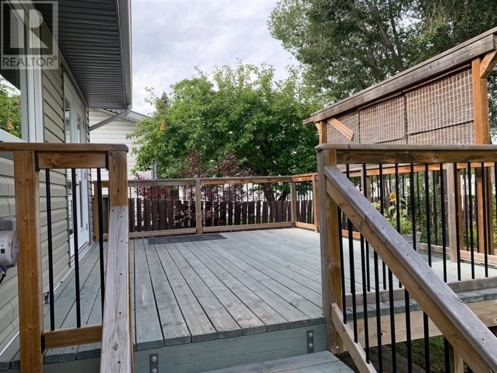 5520 53 Avenue, Rocky Mountain House, Alberta  T4T 1H3 - Photo 2 - A2222533