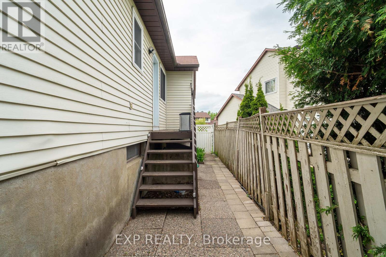 6453 Viseneau Drive, Ottawa, Ontario  K1C 5H1 - Photo 30 - X12158154