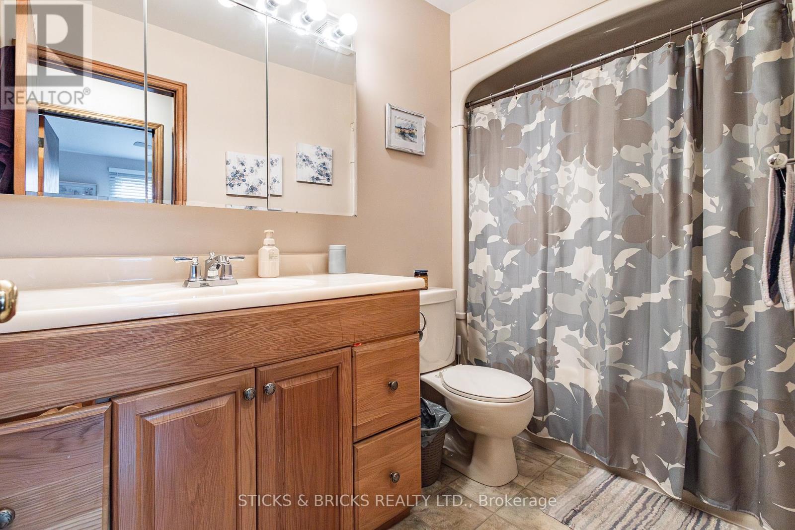 8031 Post Road, Niagara Falls, Ontario  L2H 2L2 - Photo 15 - X12158151