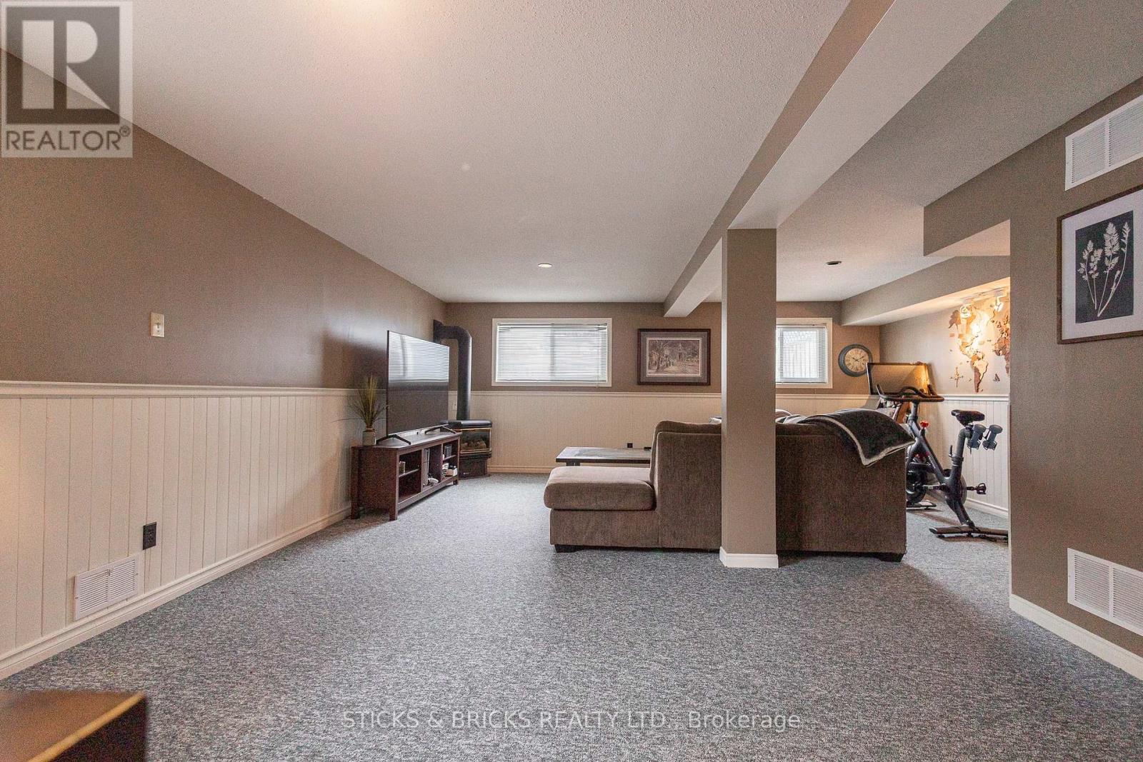 8031 Post Road, Niagara Falls, Ontario  L2H 2L2 - Photo 27 - X12158151
