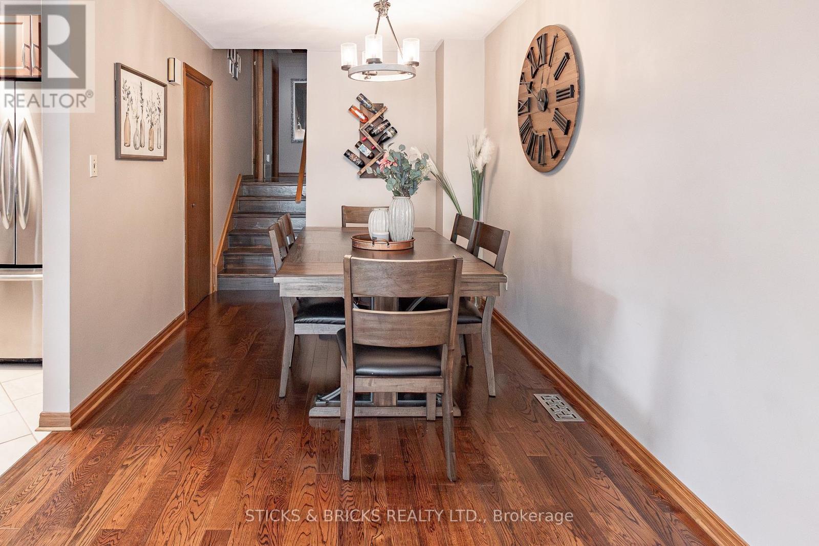 8031 Post Road, Niagara Falls, Ontario  L2H 2L2 - Photo 7 - X12158151