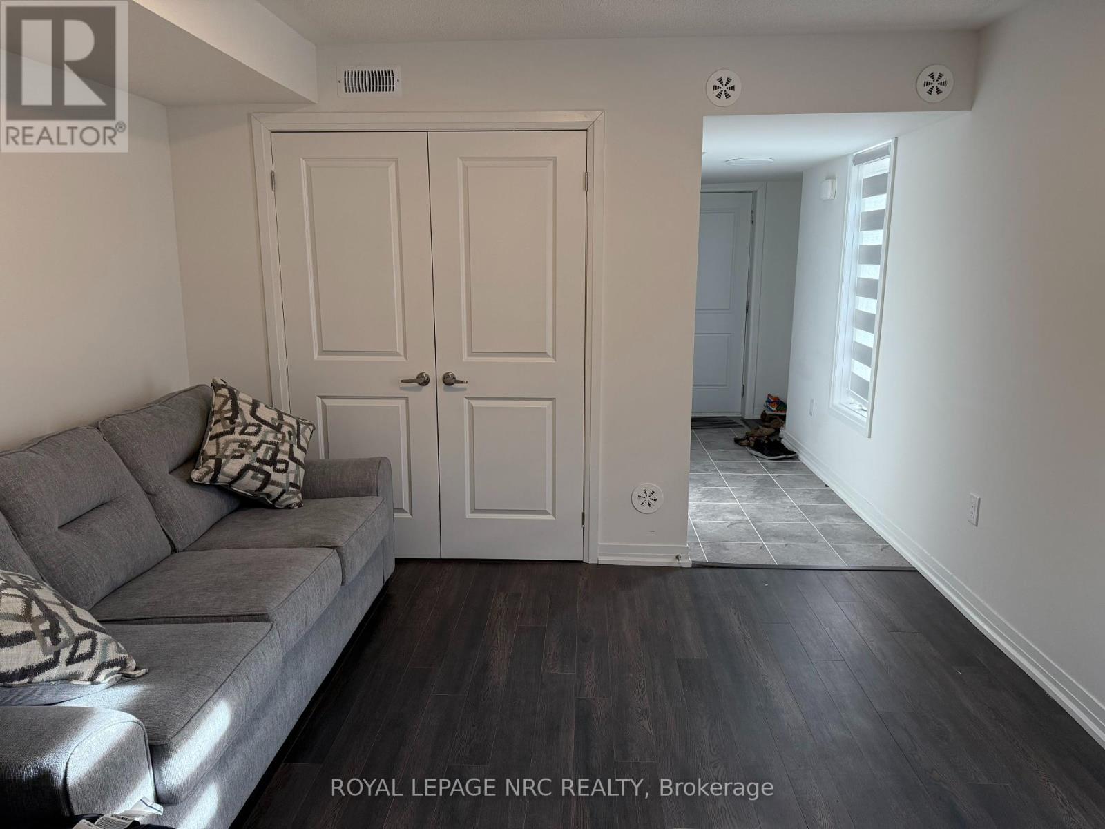 48 Sidney Rose Common Avenue N, St. Catharines, Ontario  L2T 0B3 - Photo 5 - X12158165