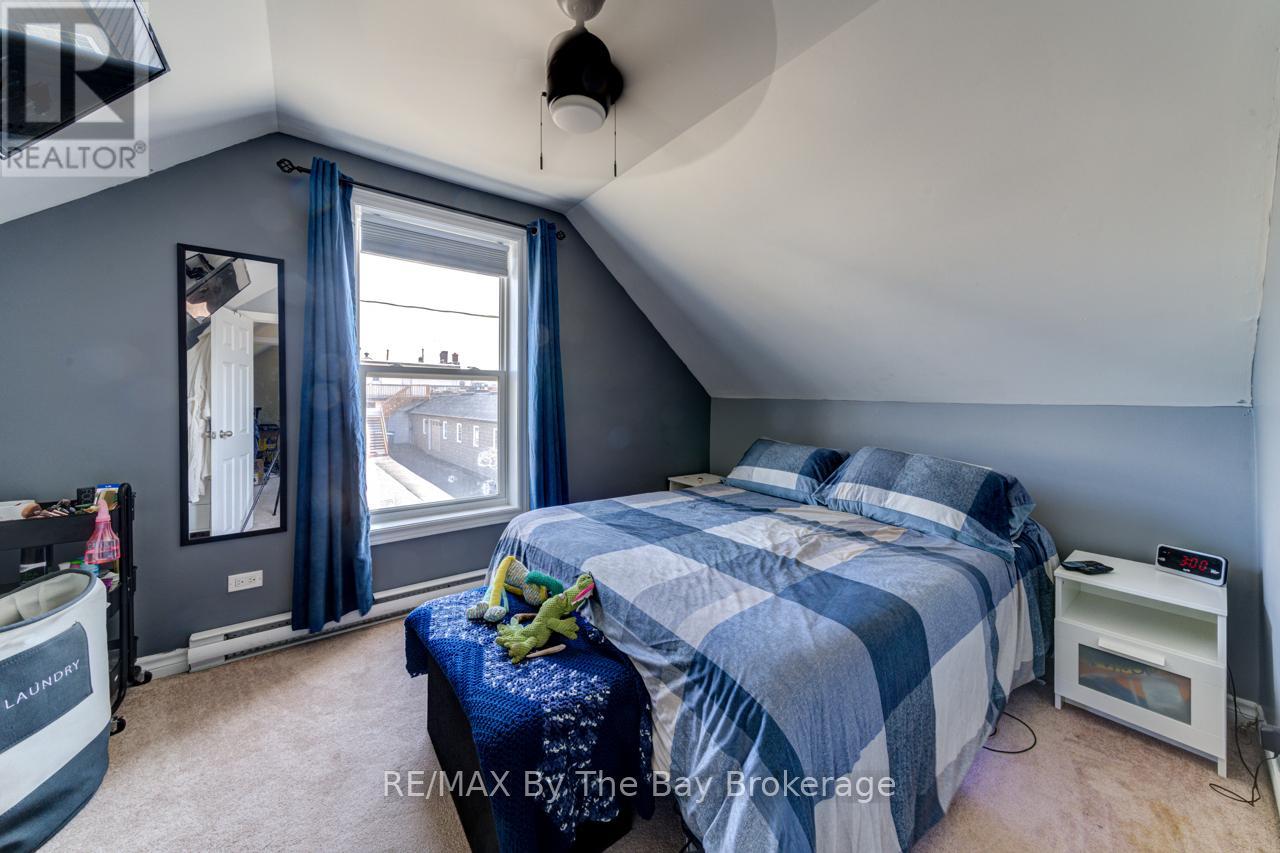 8 Yonge Street N, Springwater, Ontario  L0L 1P0 - Photo 15 - S12158209