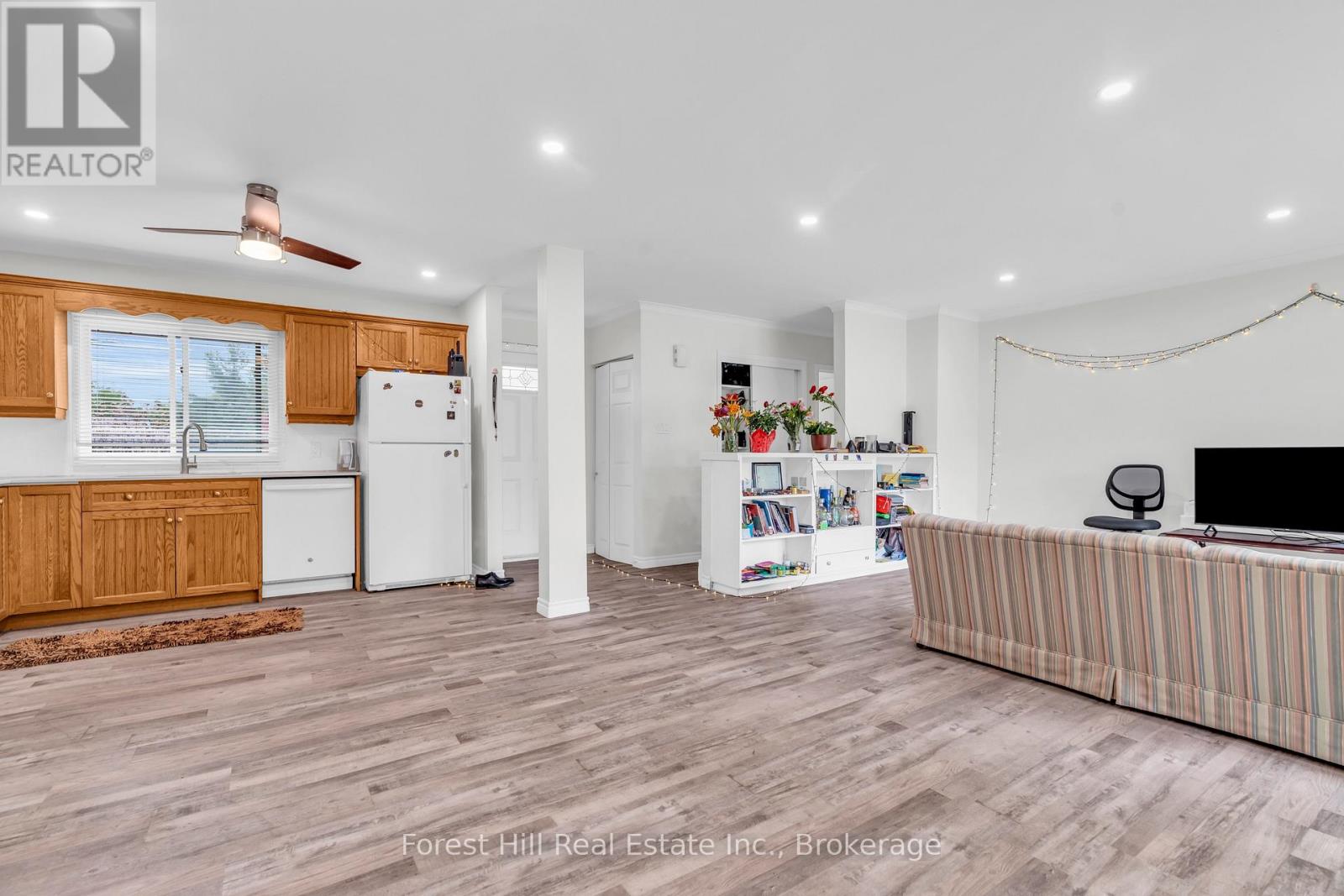 110 Stonybrook Drive, Kitchener, Ontario  N2M 4L7 - Photo 6 - X12158201