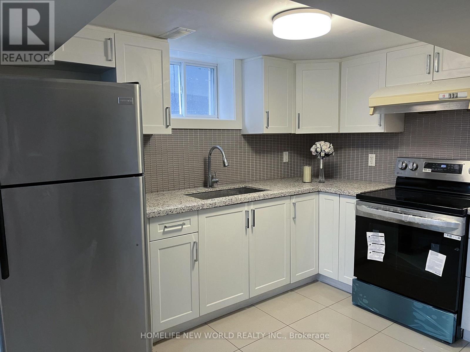 B2 - 165 AVONDALE AVENUE, Toronto, Ontario