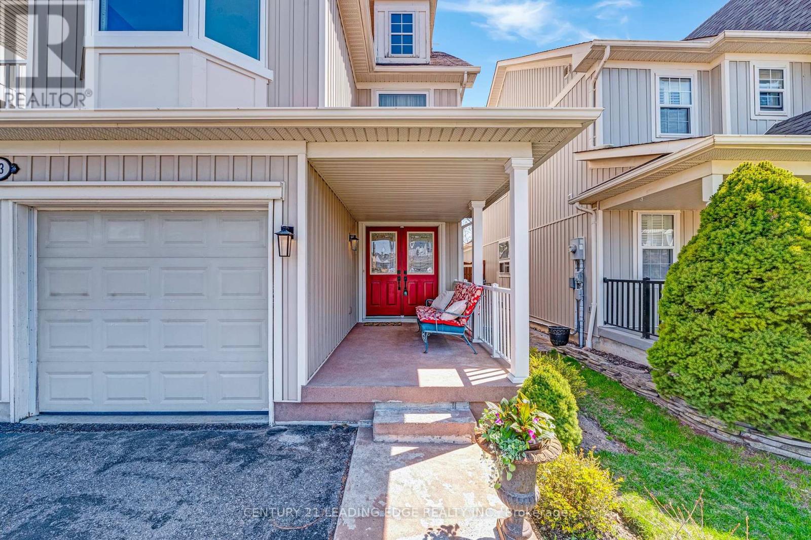 53 Kinross Avenue, Whitby, Ontario  L1M 2C4 - Photo 2 - E12158194