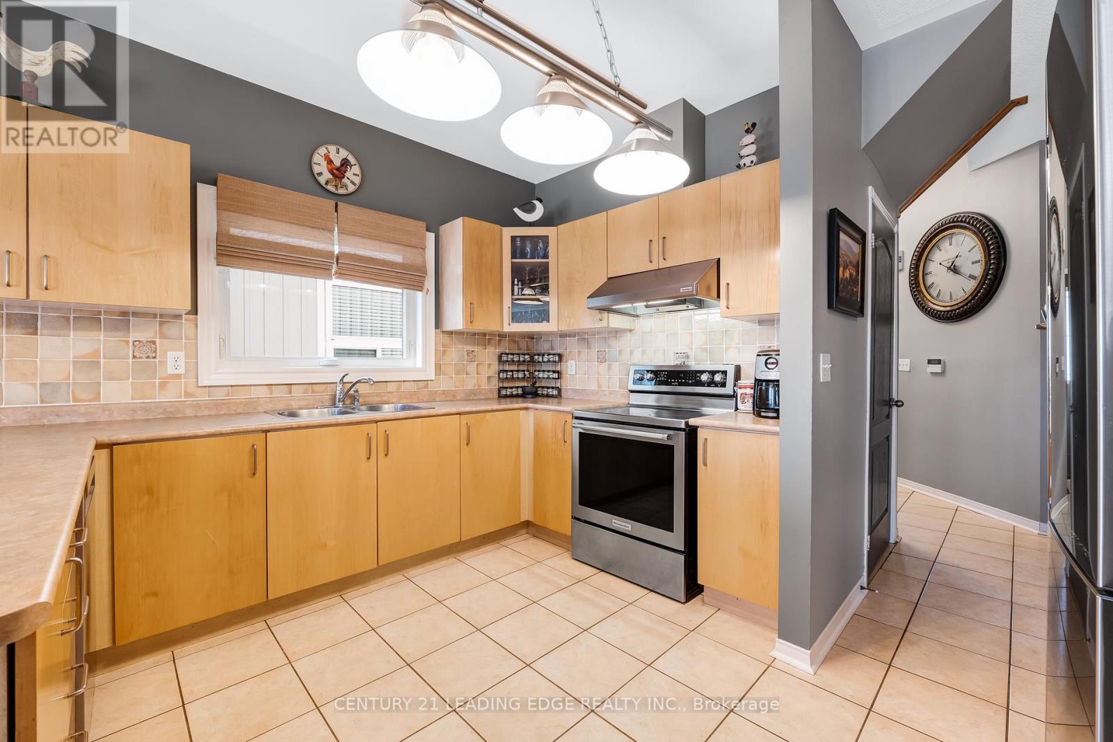 53 Kinross Avenue, Whitby, Ontario  L1M 2C4 - Photo 6 - E12158194