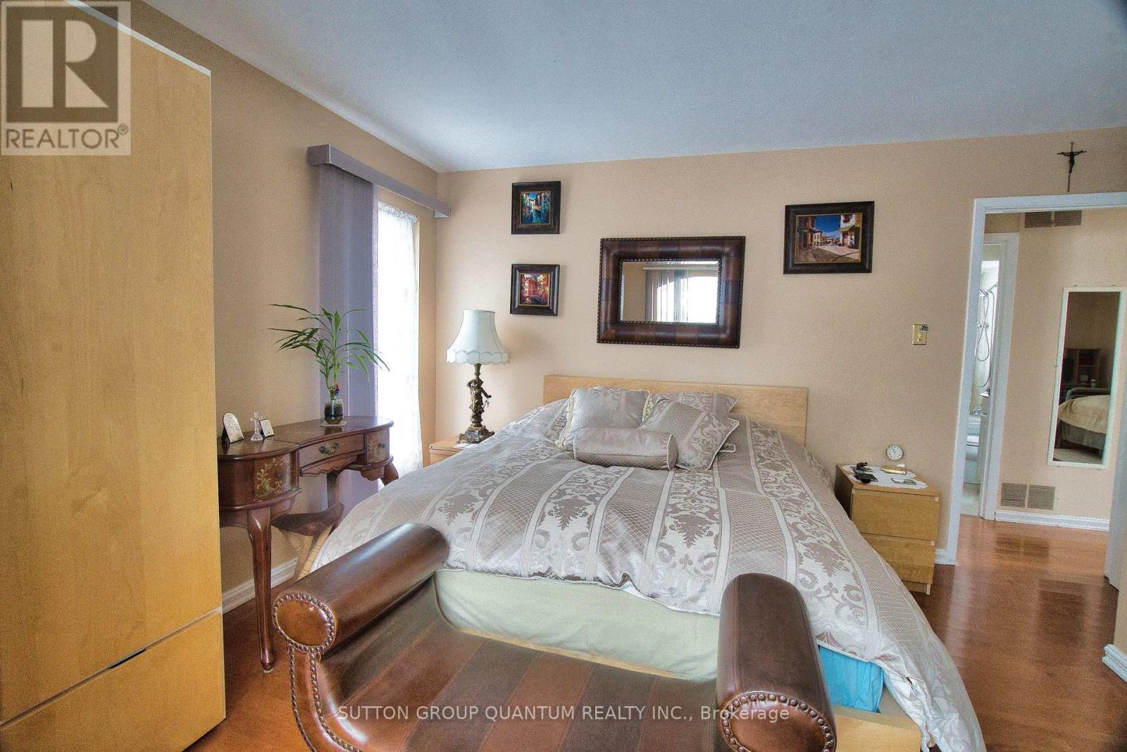 463 Lolita Gardens, Mississauga, Ontario  L5A 2A8 - Photo 16 - W12065450