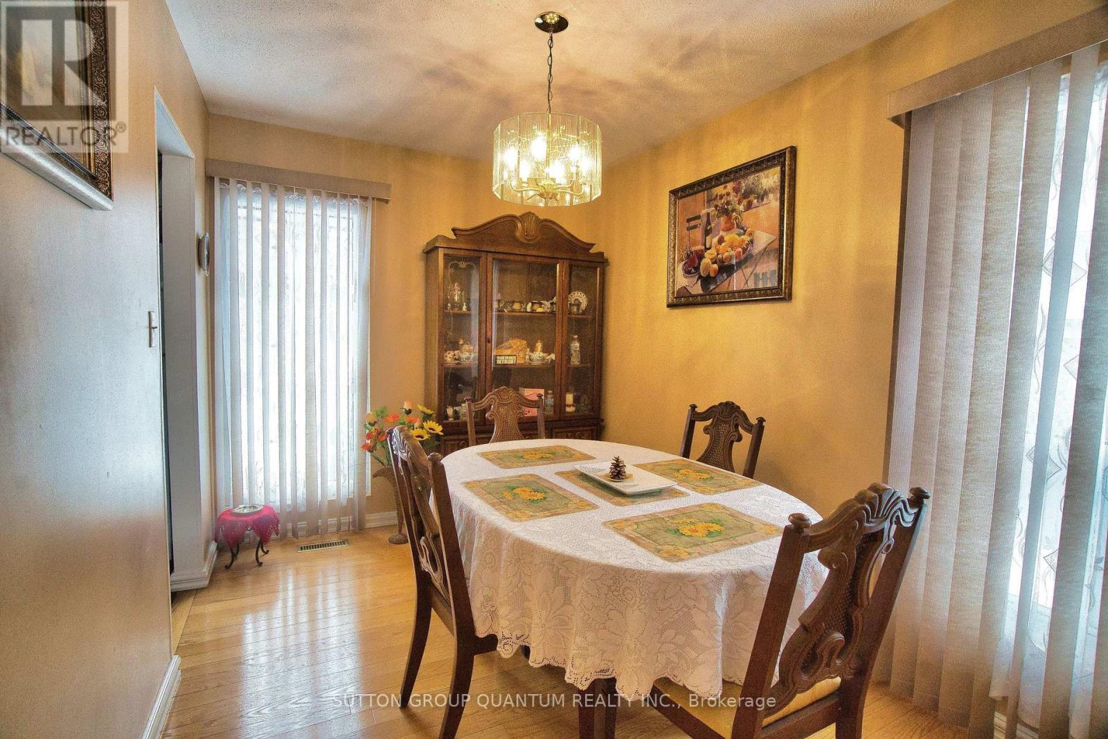 463 Lolita Gardens, Mississauga, Ontario  L5A 2A8 - Photo 9 - W12065450