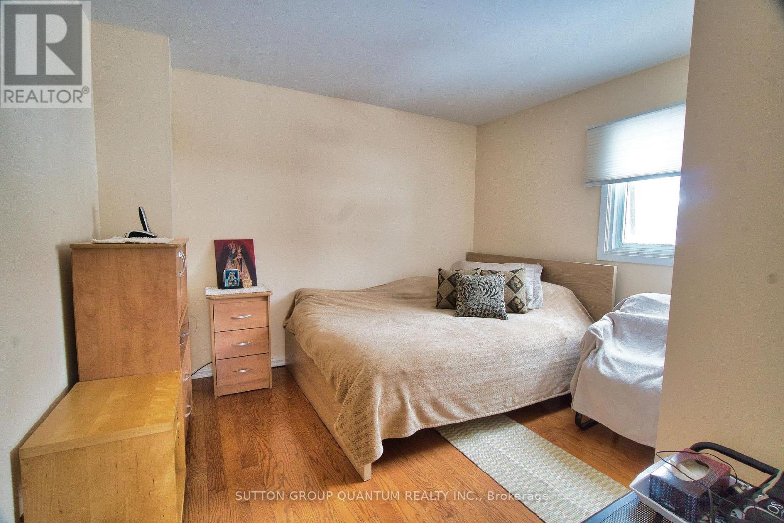463 Lolita Gardens, Mississauga, Ontario  L5A 2A8 - Photo 18 - W12065450