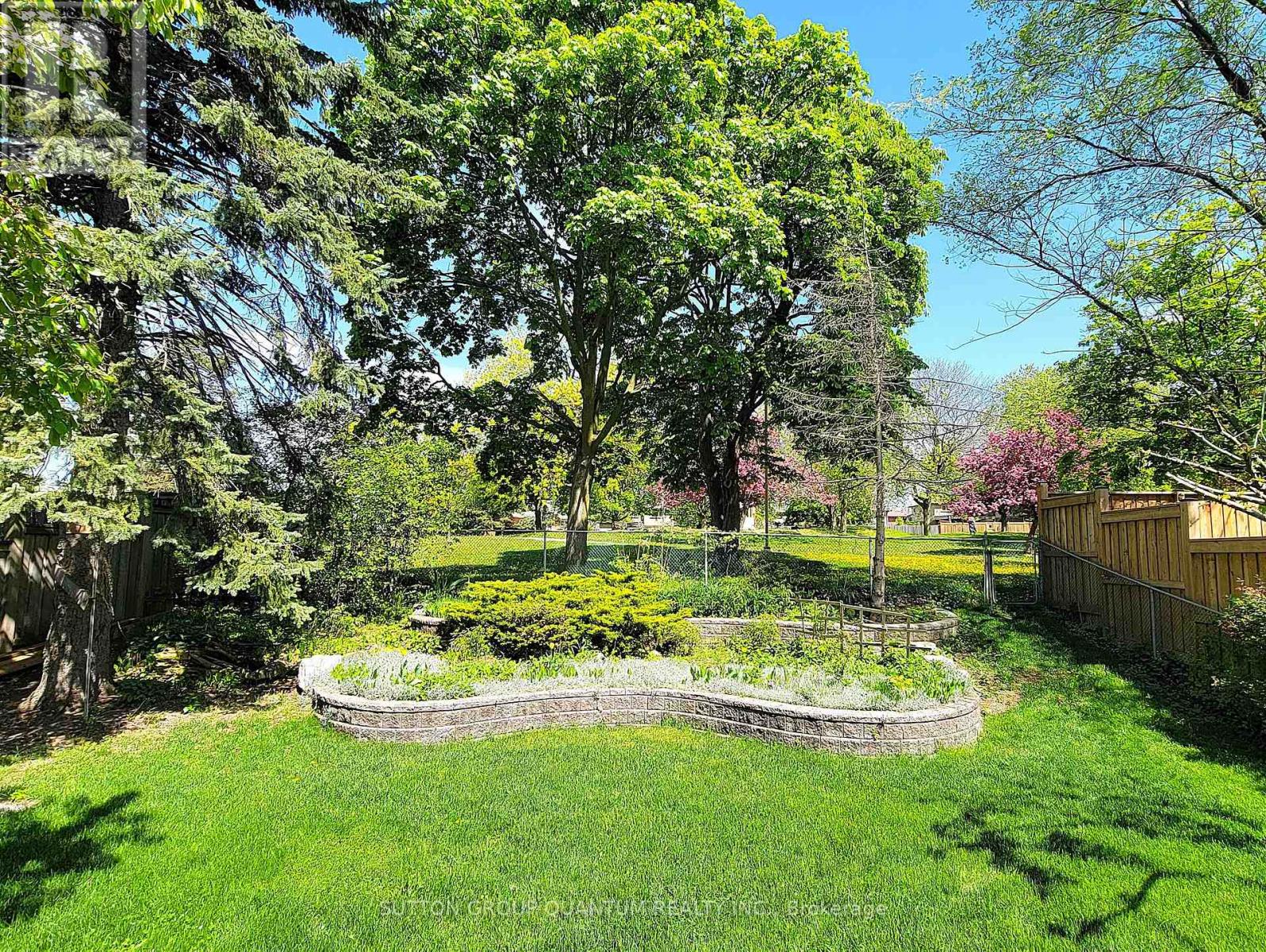 463 Lolita Gardens, Mississauga, Ontario  L5A 2A8 - Photo 1 - W12065450