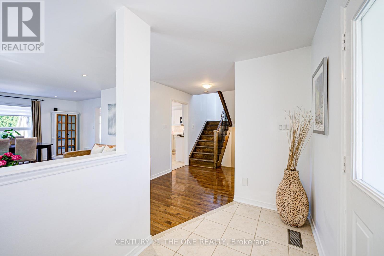 30 Neopolitan Court, Richmond Hill (Oak Ridges), Ontario  L4E 4P8 - Photo 4 - N12158184