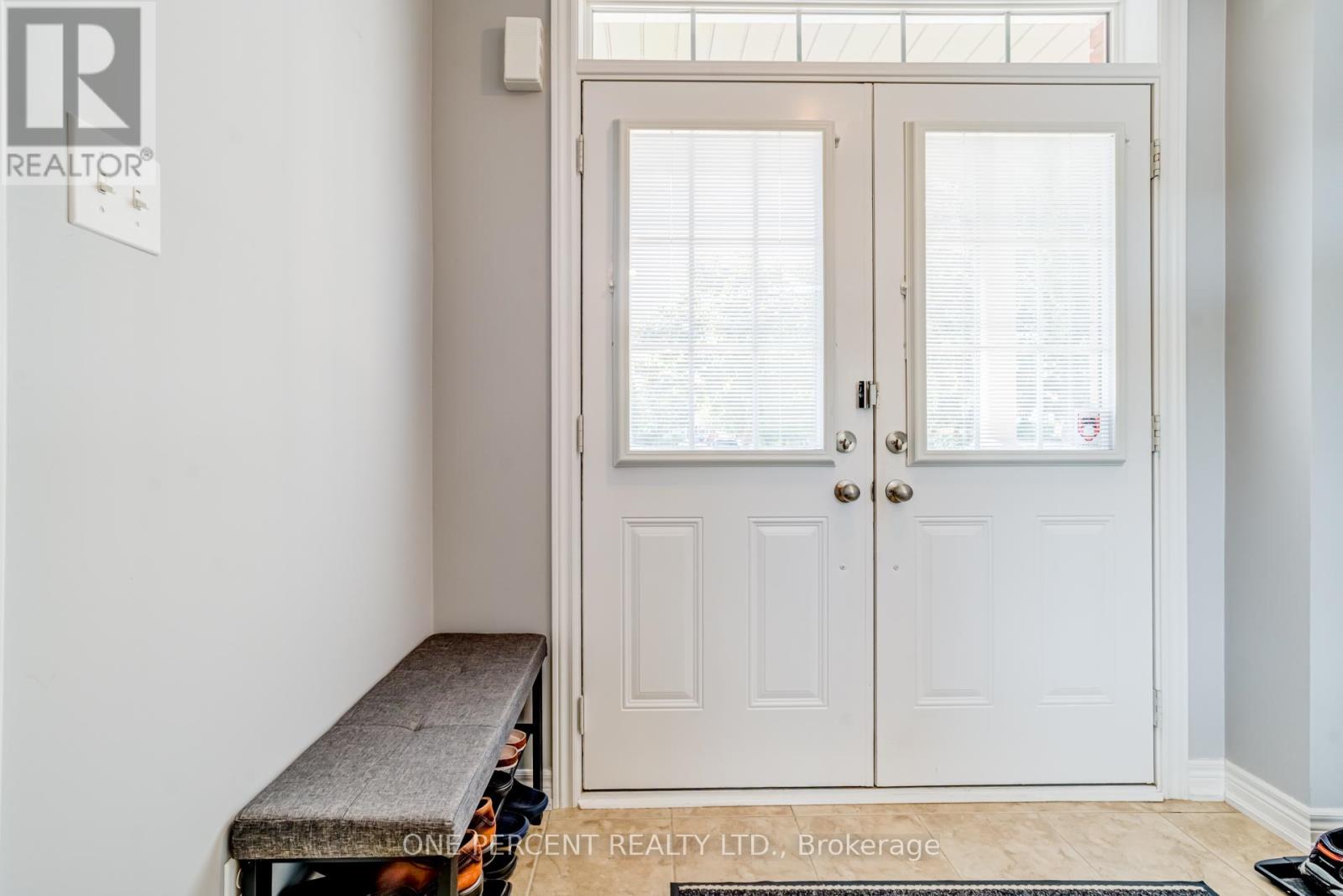 707 John Cole Court, Newmarket, Ontario  L3Y 5V7 - Photo 3 - N12158202