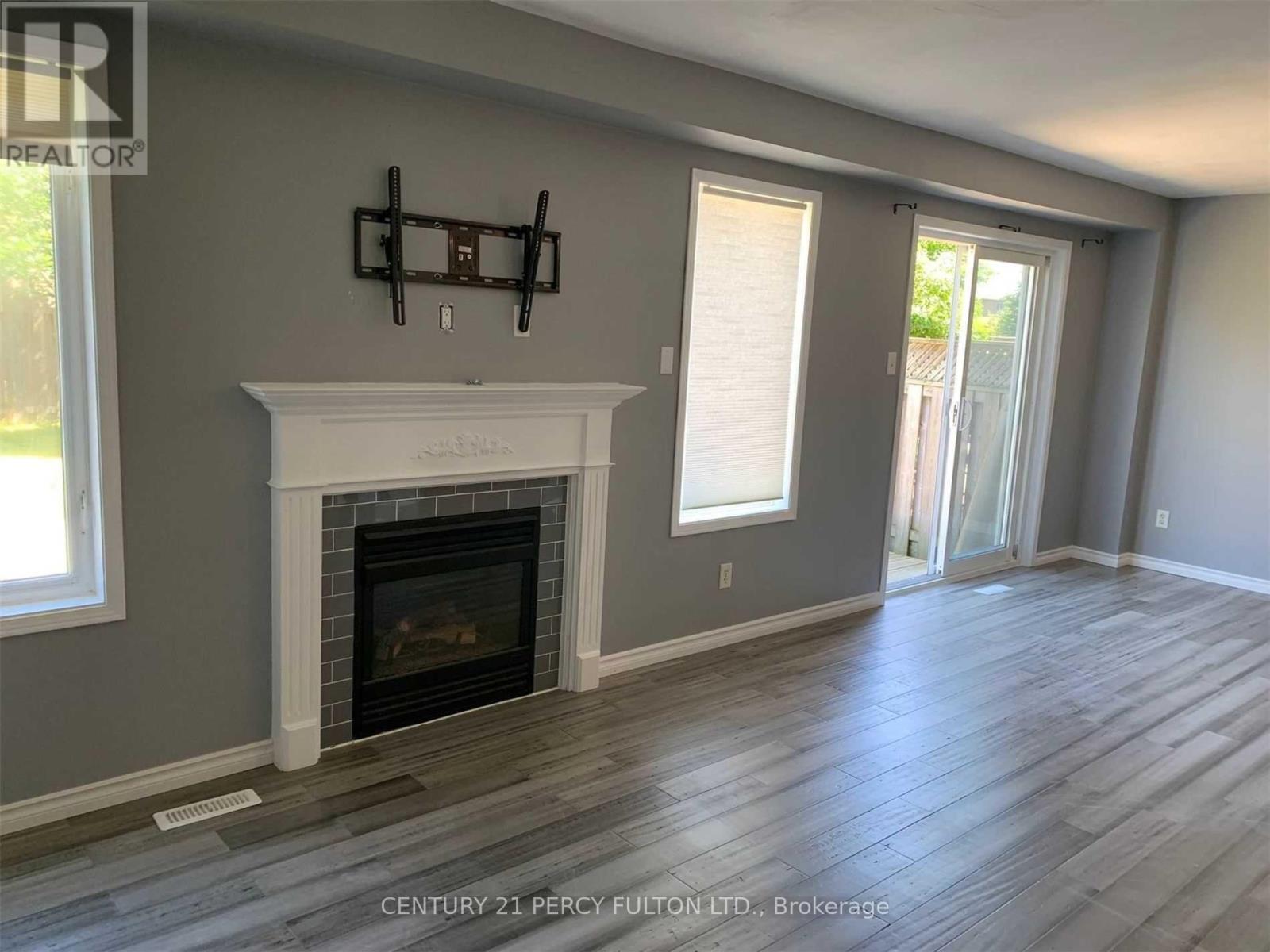 136 Tunbridge Road, Barrie, Ontario  L4M 6T1 - Photo 5 - S12158158