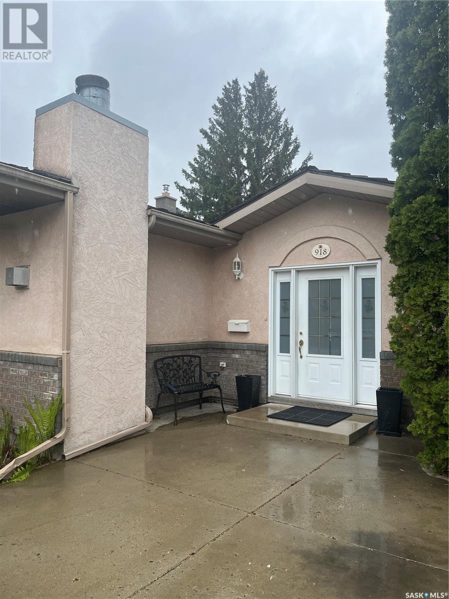 Property at 918 EAST CENTRE image 2