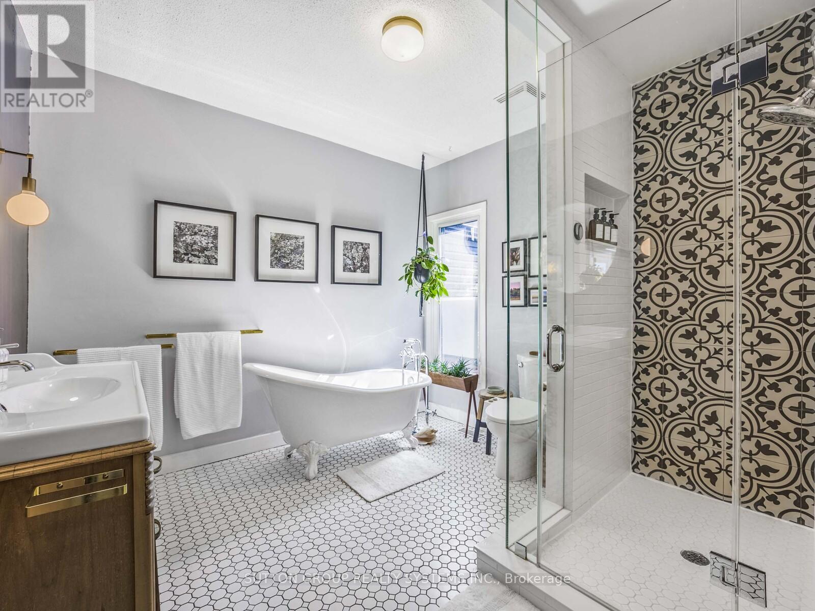 102 Symington Avenue, Toronto, Ontario  M6P 3W4 - Photo 16 - W12158146