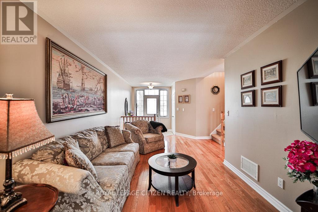 9 Hartnell Square, Brampton (Central Park), Ontario  L6S 5W7 - Photo 7 - W12158181