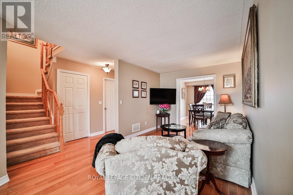 9 Hartnell Square, Brampton (Central Park), Ontario  L6S 5W7 - Photo 9 - W12158181
