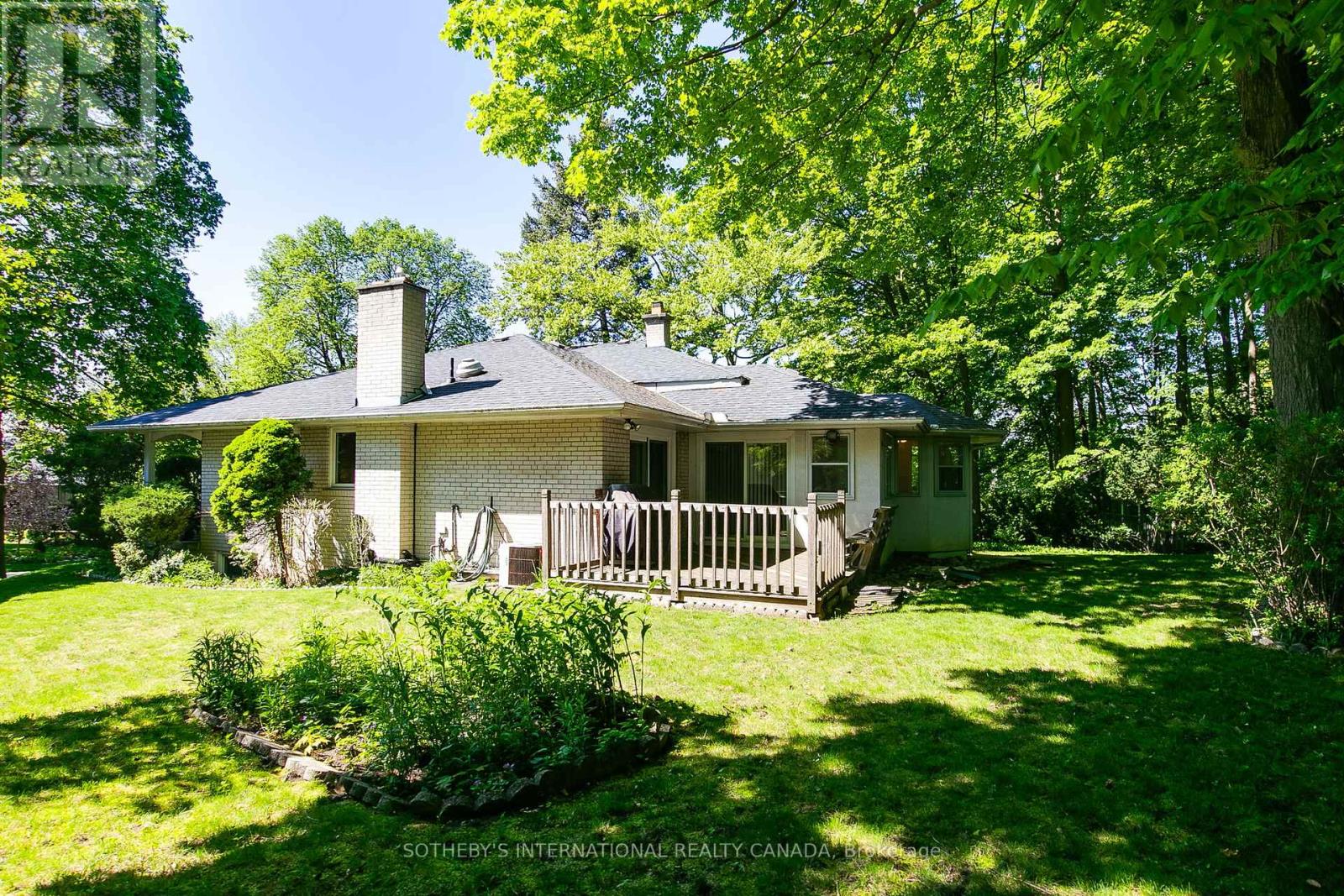 9 Queensborough Crescent, Toronto (Willowridge-Martingrove-Richview), Ontario  M9R 1A1 - Photo 44 - W12158210