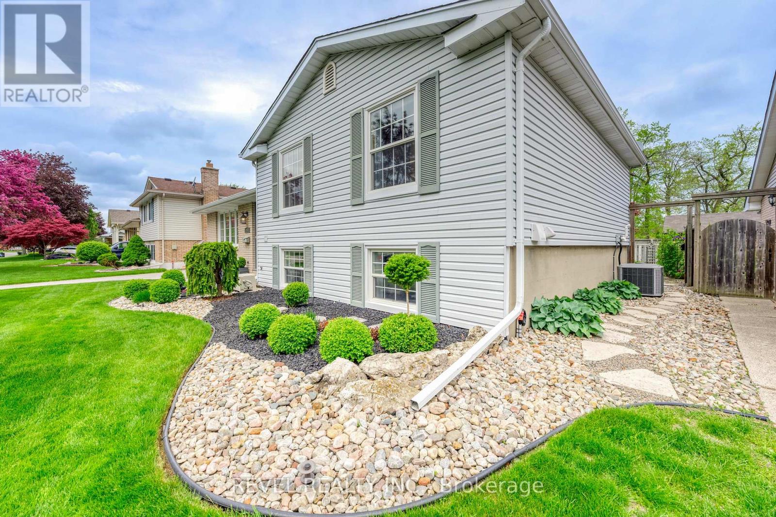 990 Allandale Drive, Sarnia, Ontario  N7S 3E4 - Photo 12 - X12158189
