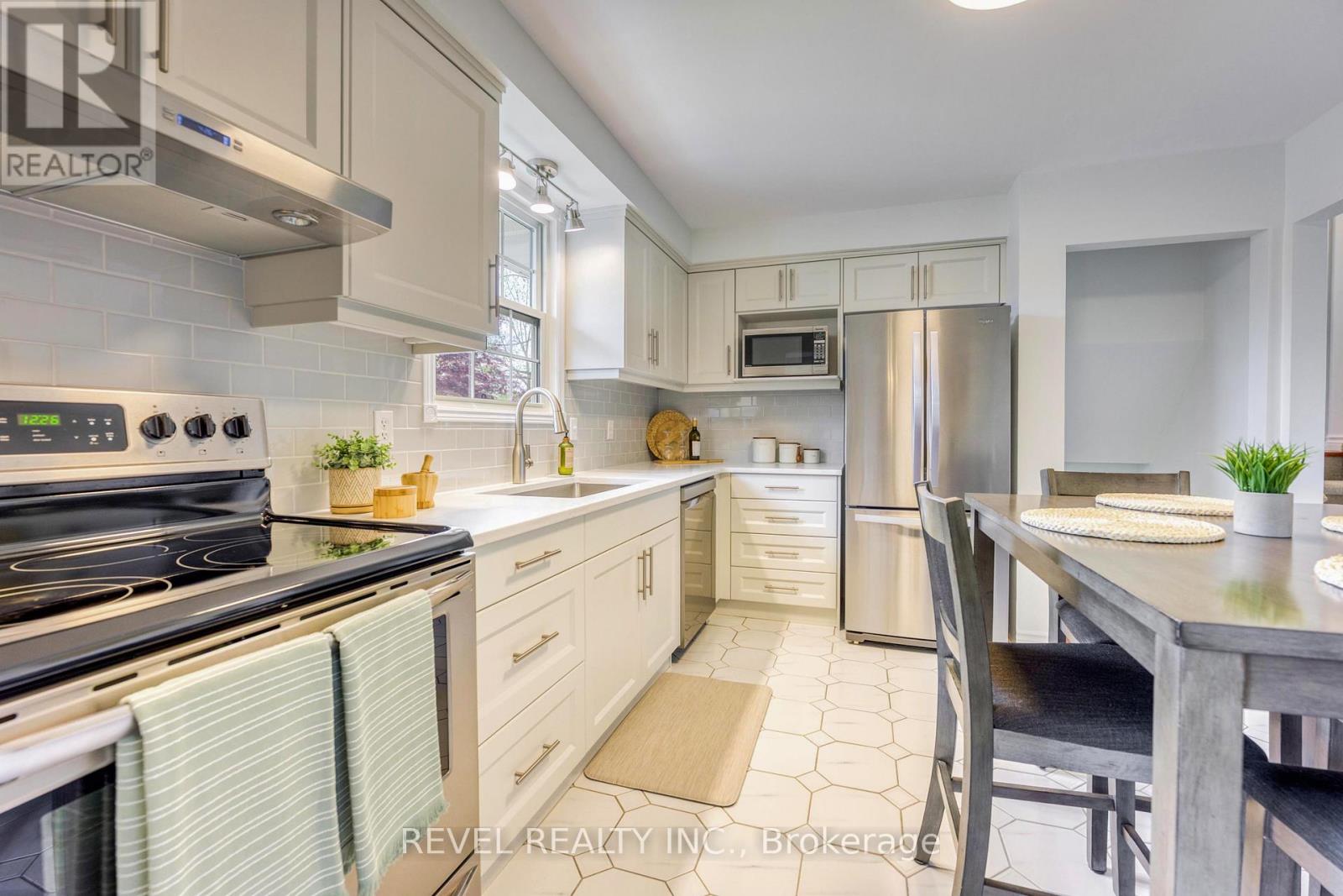 990 Allandale Drive, Sarnia, Ontario  N7S 3E4 - Photo 19 - X12158189