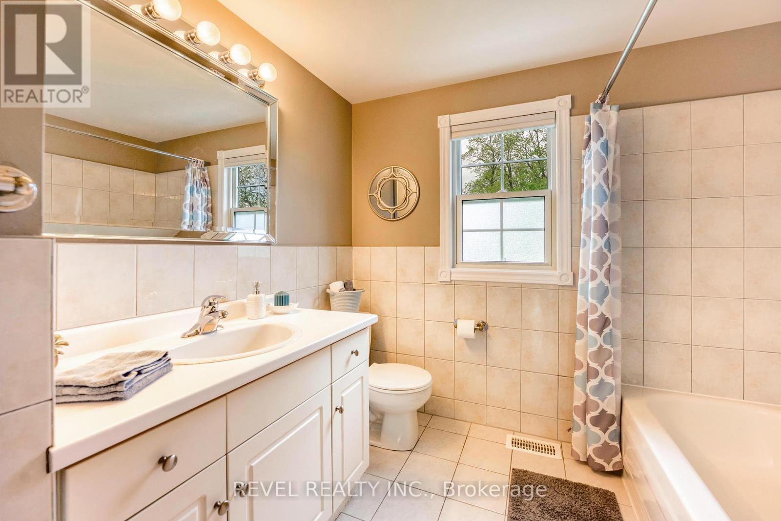 990 Allandale Drive, Sarnia, Ontario  N7S 3E4 - Photo 24 - X12158189