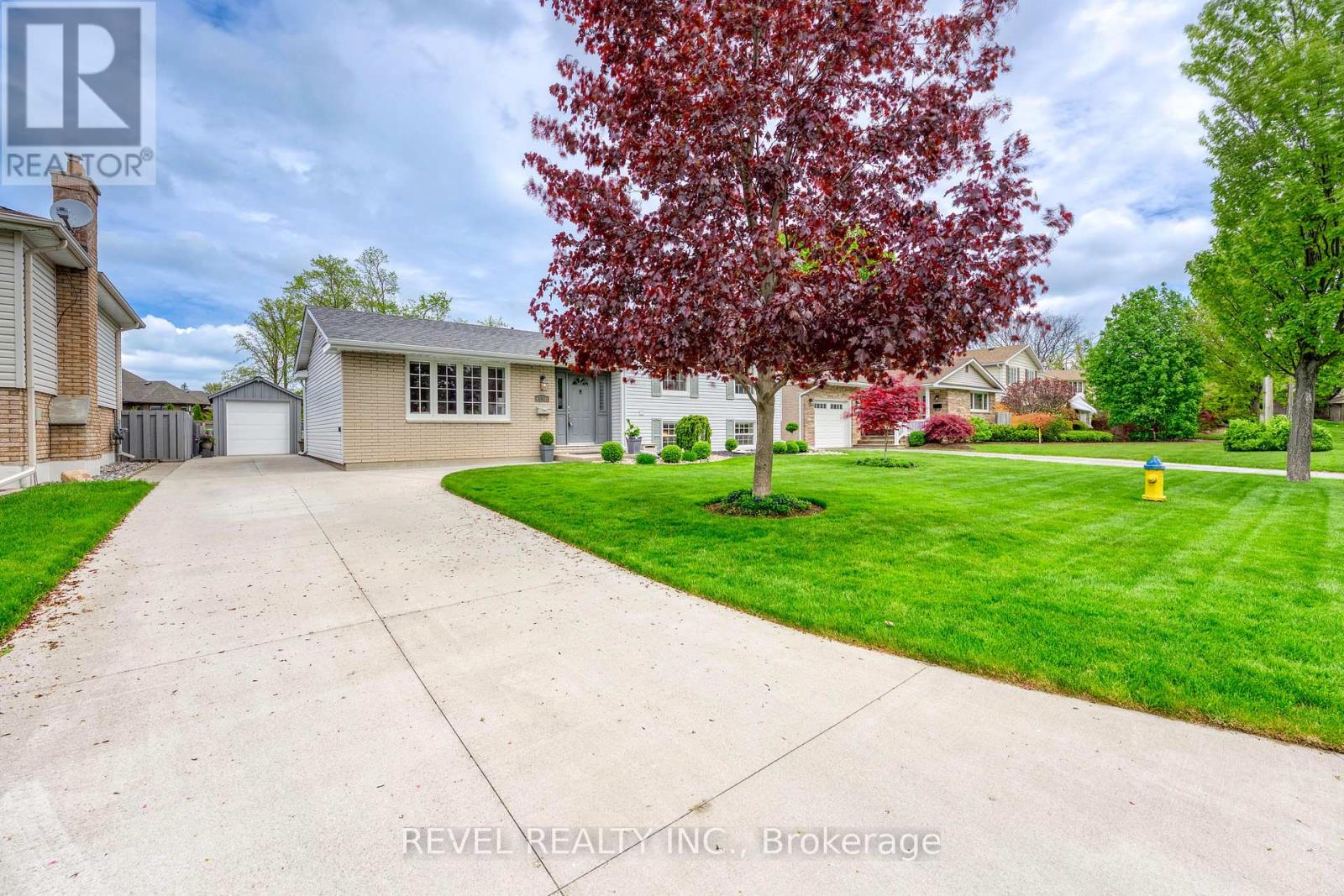 990 Allandale Drive, Sarnia, Ontario  N7S 3E4 - Photo 3 - X12158189