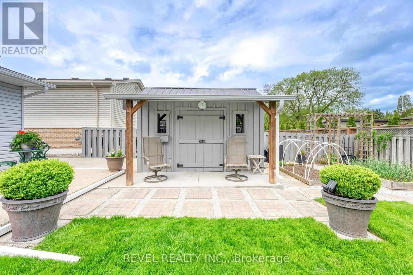 990 Allandale Drive, Sarnia, Ontario  N7S 3E4 - Photo 6 - X12158189