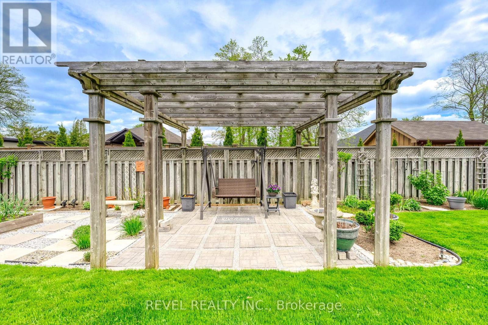 990 Allandale Drive, Sarnia, Ontario  N7S 3E4 - Photo 8 - X12158189