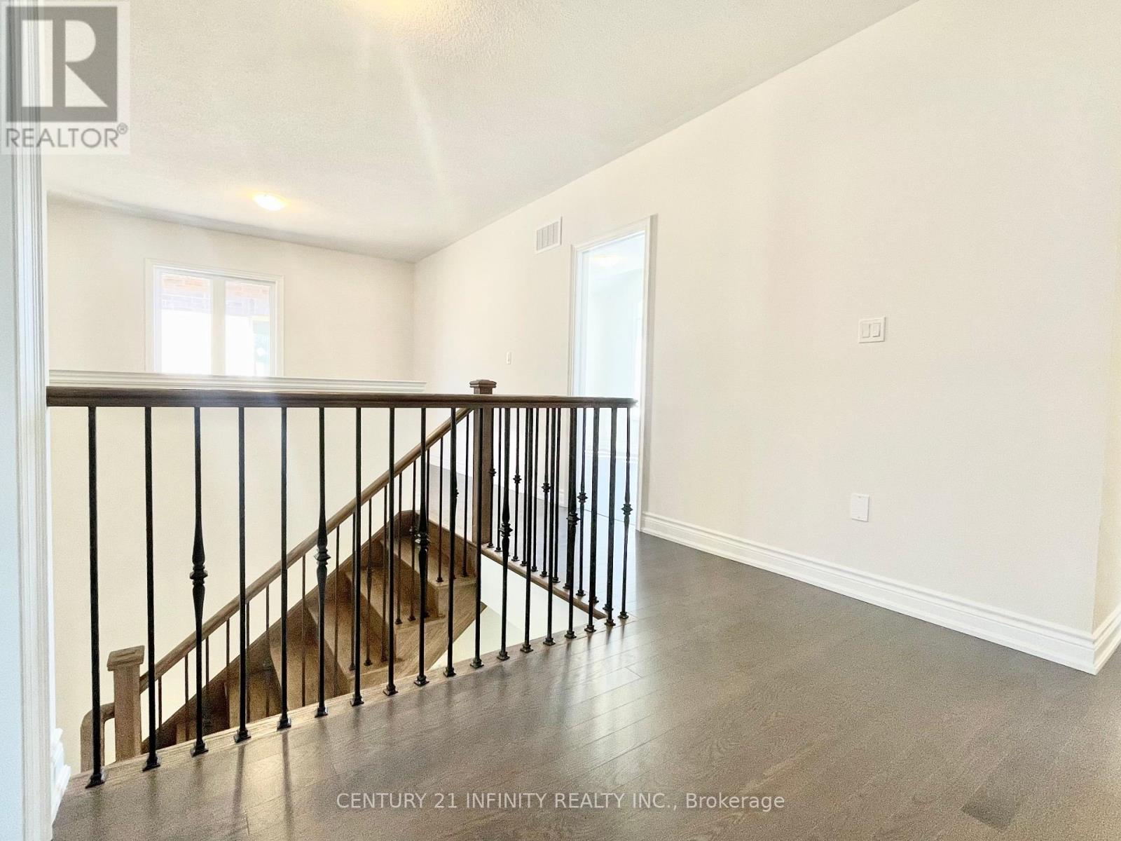 62 Bud Leggett Crescent, Georgina, Ontario  L4P 0B7 - Photo 17 - N12158272