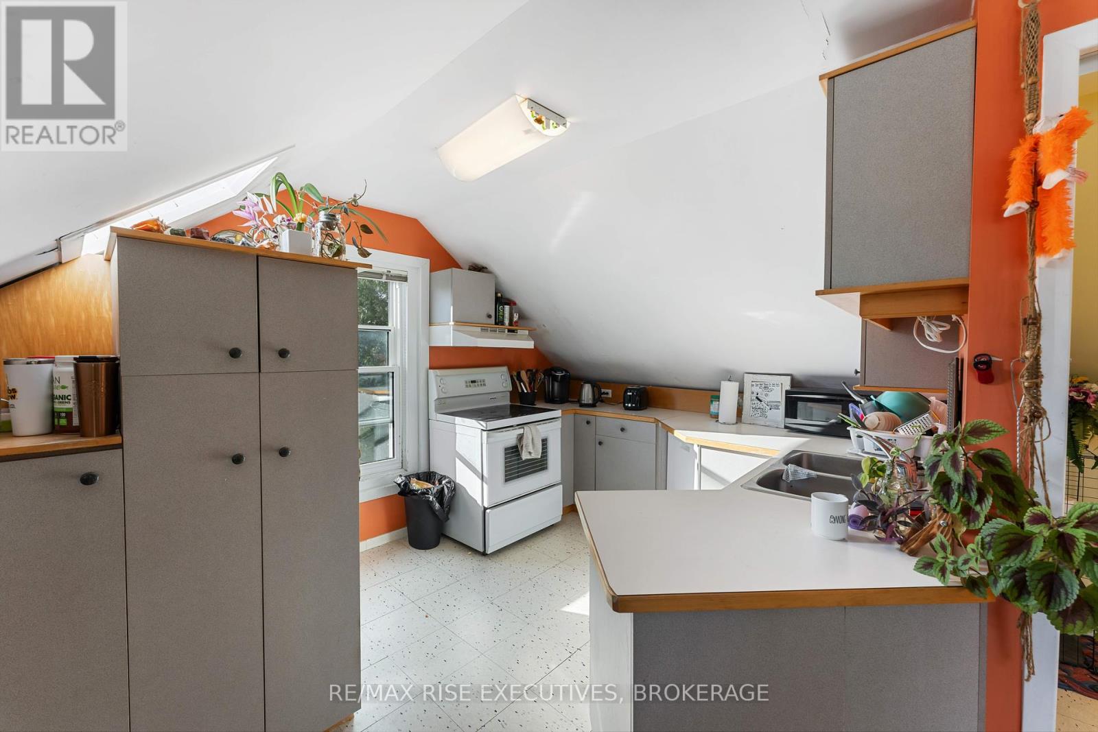 539 Albert Street, Kingston (East Of Sir John A. Blvd), Ontario  K7K 4M5 - Photo 17 - X12158307