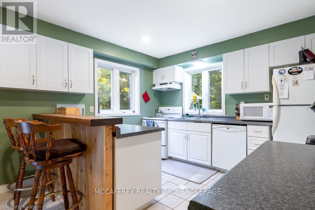26 Skootamatta Lake Road, Addington Highlands (Addington Highlands), Ontario  K0H 1K0 - Photo 8 - X12158376