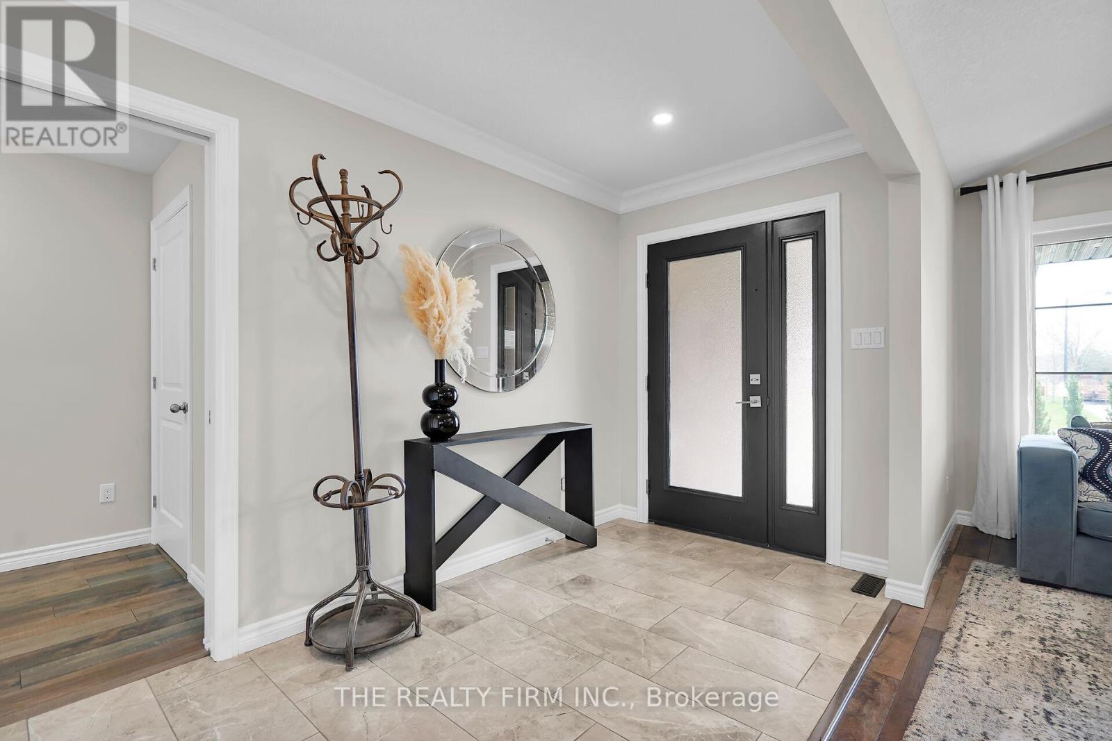 15 Glenwood Street, St. Thomas, Ontario  N5R 0G9 - Photo 3 - X12158227