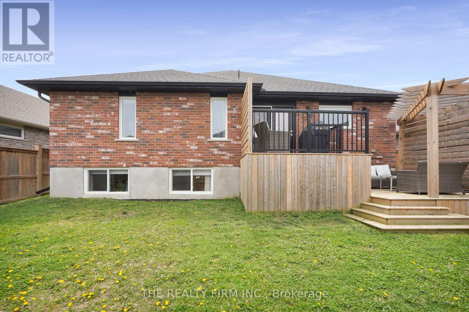 15 Glenwood Street, St. Thomas, Ontario  N5R 0G9 - Photo 42 - X12158227