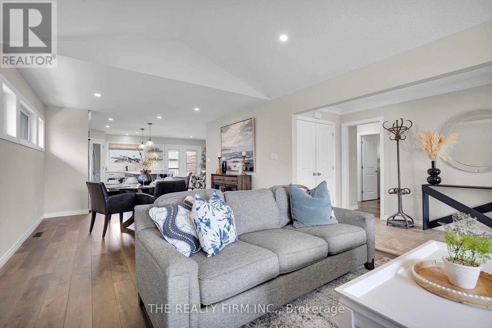 15 Glenwood Street, St. Thomas, Ontario  N5R 0G9 - Photo 8 - X12158227