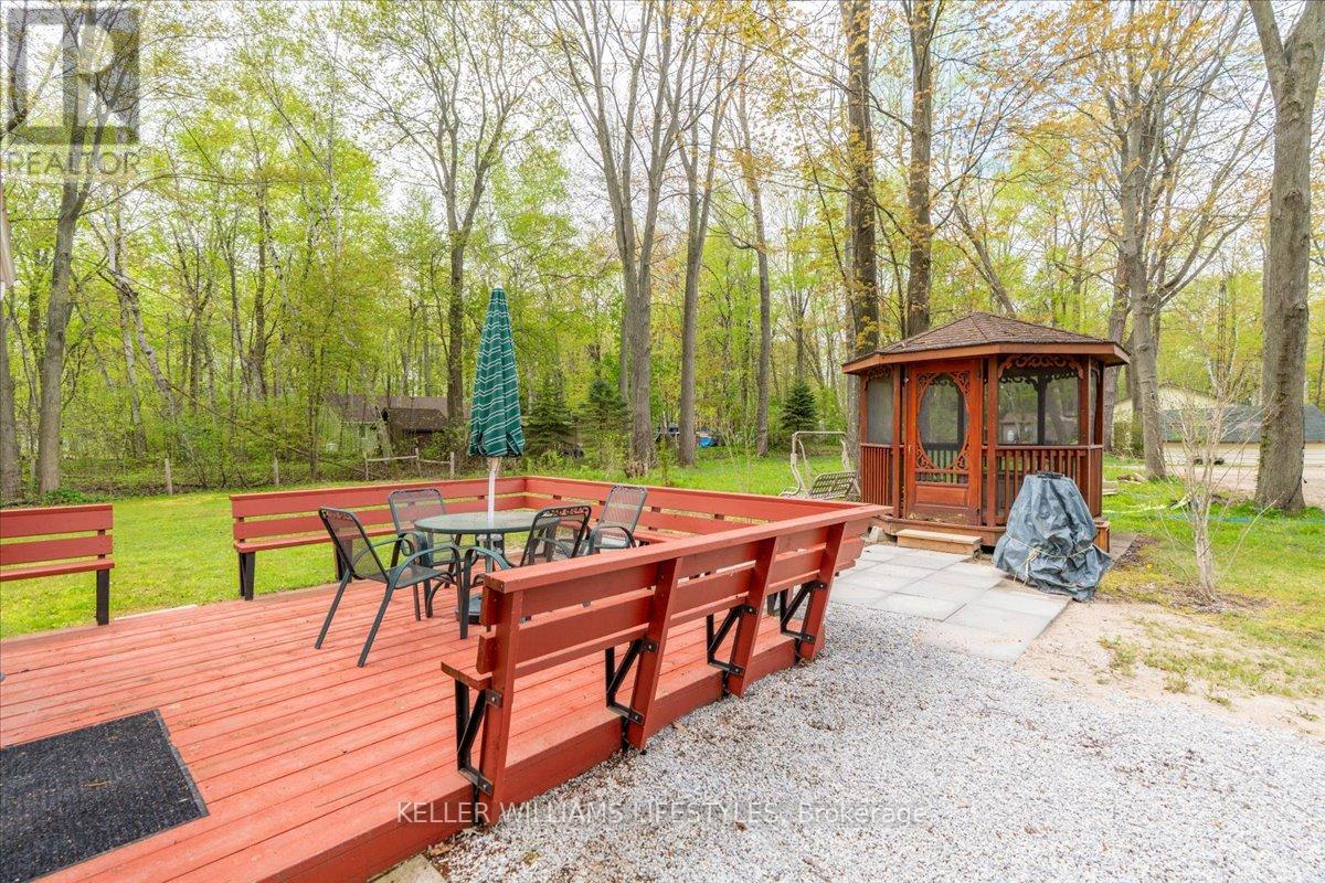 6085 Danbea Lane, Lambton Shores (Kettle Point), Ontario  N0N 1J1 - Photo 25 - X12158264