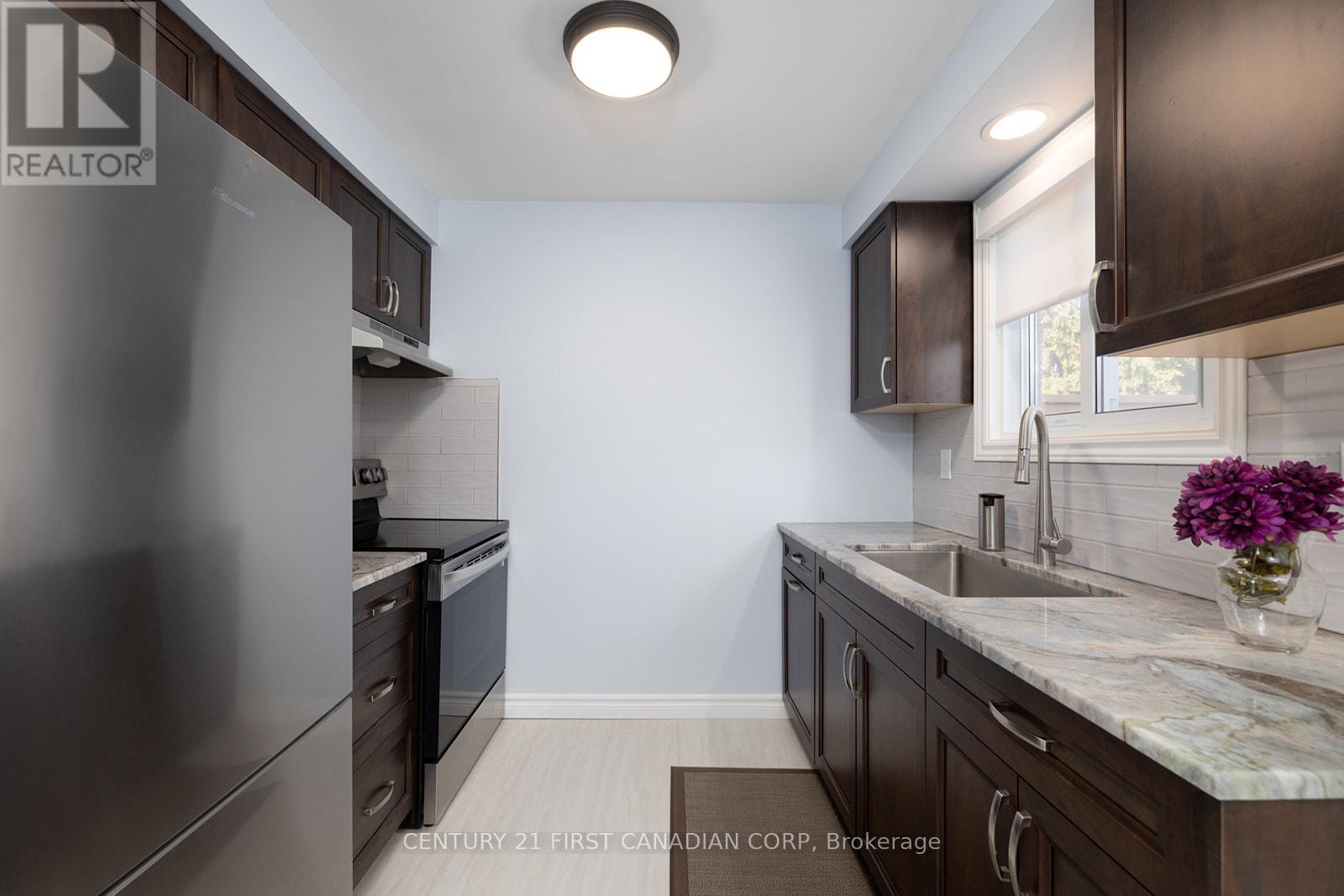 82 - 40 Tiffany Drive, London East (East I), Ontario  N5V 3N3 - Photo 5 - X12158279