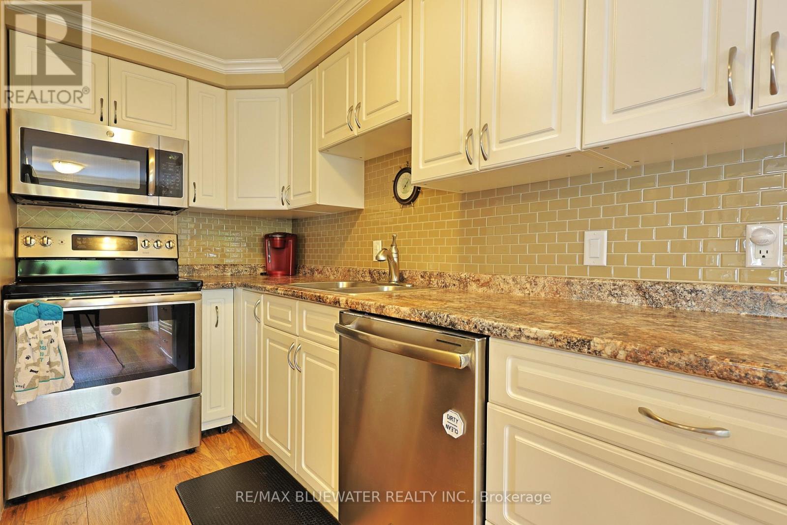 22 Pebble Beach Parkway, South Huron (Stephen), Ontario  N0M 1T0 - Photo 20 - X12158334