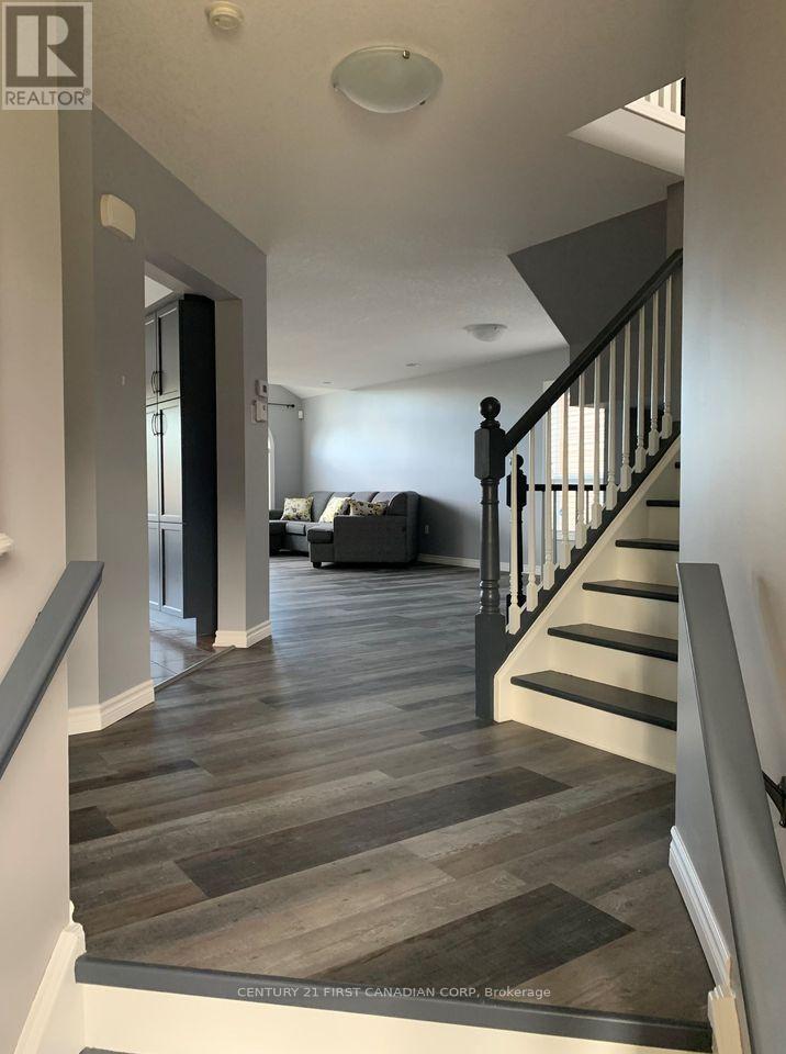 980 Oakcrossing Road, London North (North M), Ontario  N6H 0A7 - Photo 5 - X12158352