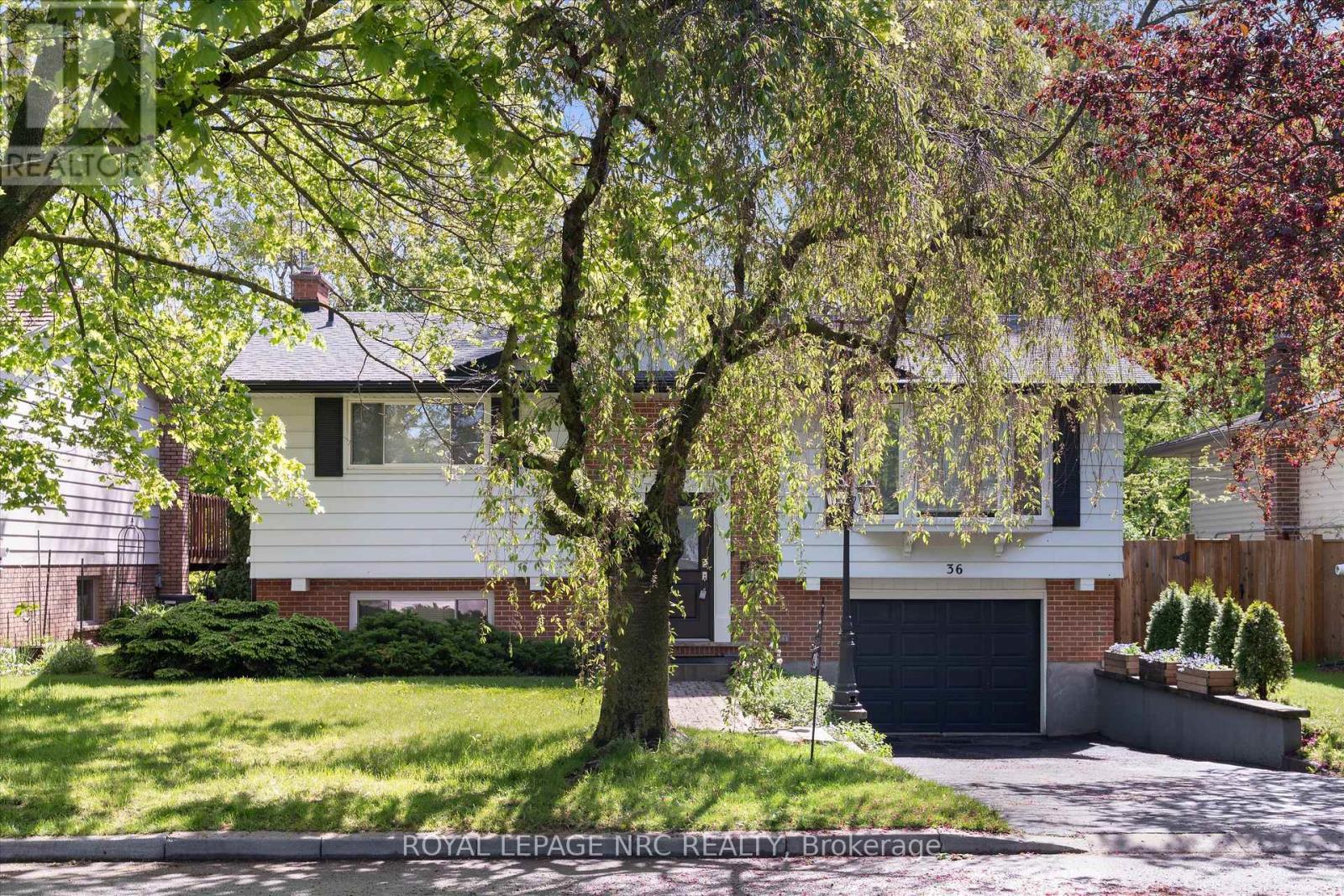 36 Royal Oak Drive, St. Catharines, Ontario  L2N 6K7 - Photo 4 - X12076559