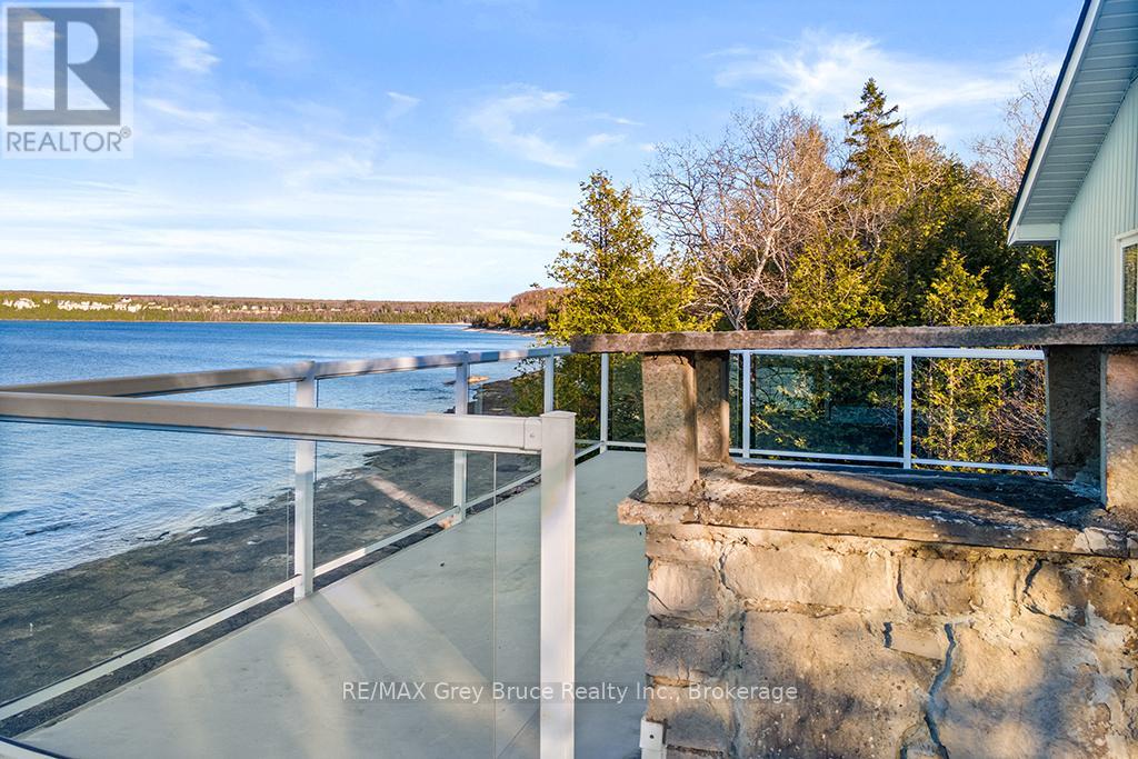 94 Isthmus Bay Road, Northern Bruce Peninsula, Ontario  N0H 1W0 - Photo 10 - X12077070