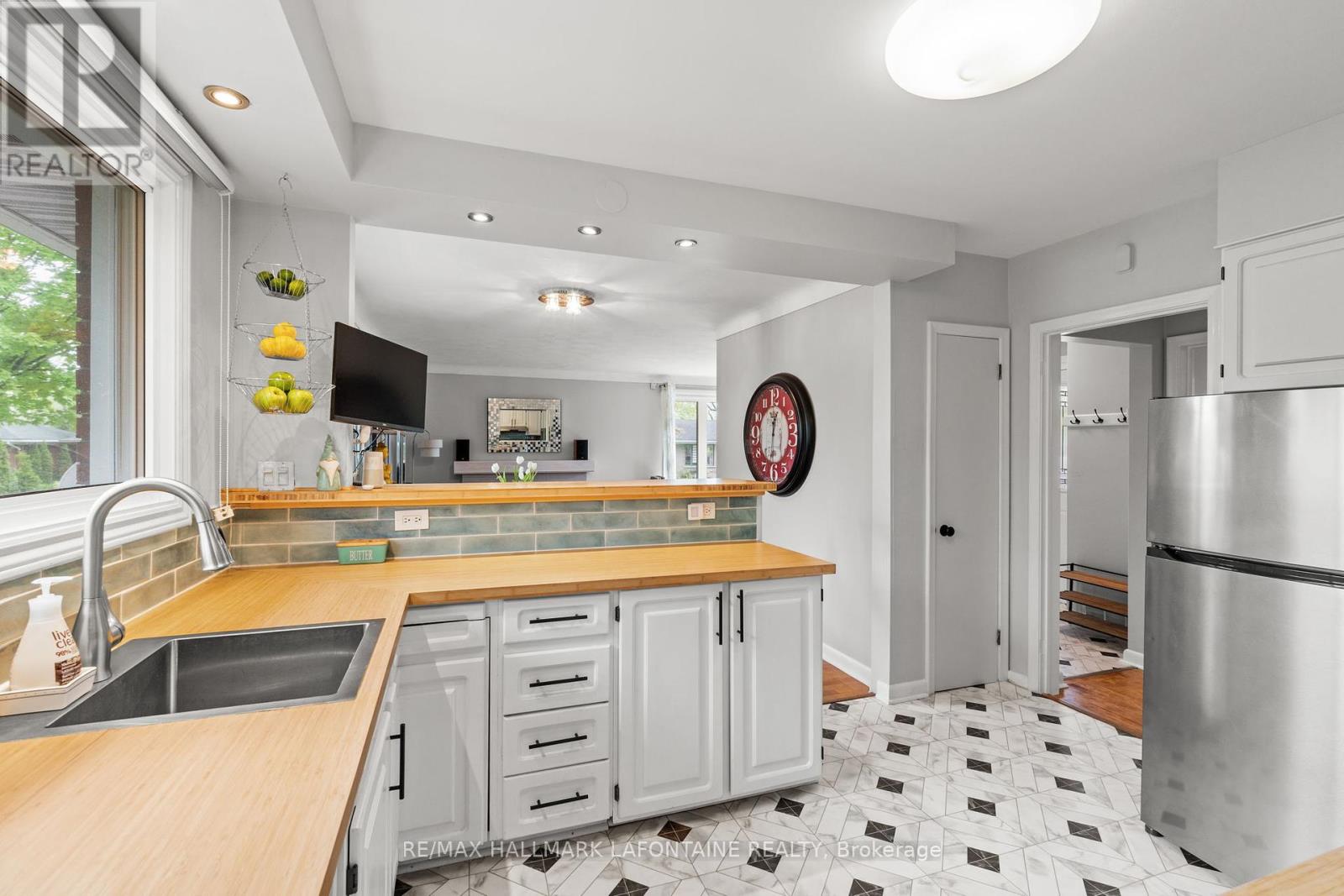 553 Browning Avenue, Ottawa, Ontario  K1G 0T3 - Photo 13 - X12157936
